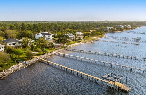 Gulf Breeze House | Dog-friendly, waterfront round retreat with large lawn and central AC