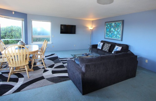 Gold Beach House | Dog-friendly, waterfront home w/ a furnished deck & amazing views