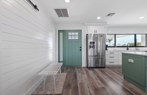 Sanibel House | Dog friendly (with owner approval) 5 bedroom/3 bath home in East Rocks.