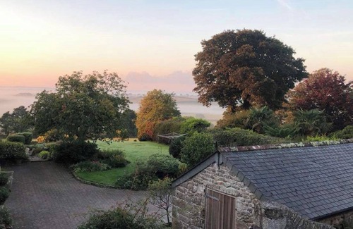 Helford Passage Cottage | Dog Friendly with parking, EV charger and a living/cinema room with log burner