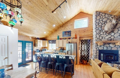 Forest Meadows House | Dog-friendly woodland cabin with fireplace, 2 decks & great location