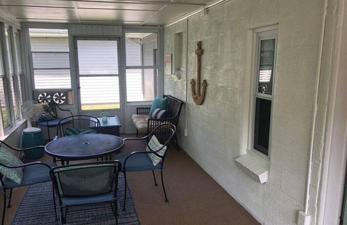 Geneva-on-the-Lake House | Dogwood Cottage: Short walk to the Strip, 2 Full Baths, A/C, WIFI, Private Yard