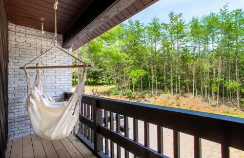 Kodak House | Dogwood Vista - Hot Tub, Firepit, & Volleyball!