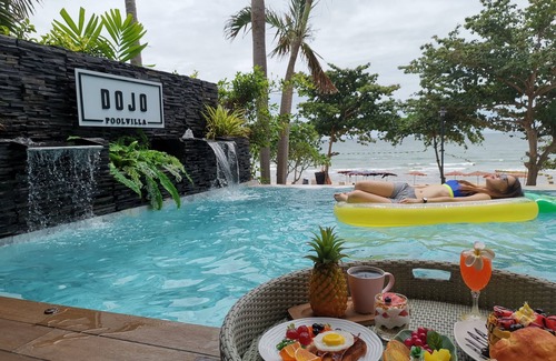 Jomtien Villa | Dojo pool villa beach front and sea view