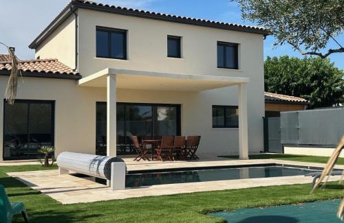 Beaucaire House | Dolce Vita - Charmante villa avec piscine 12 pers Beaucaire