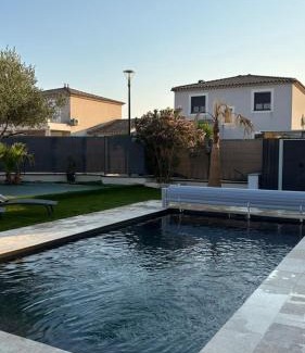 Beaucaire House | Dolce Vita - Charmante villa avec piscine 12 pers Beaucaire