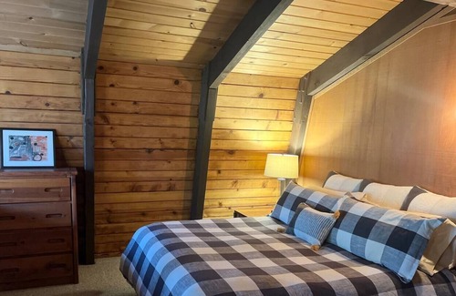 Lake Forest Cabin | Dollar Point Mountain Modern Cabin!