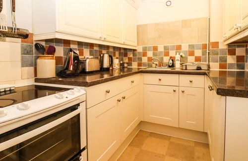 Cirencester Cottage | DOLLAR WARD HOUSE BASEMENT, pet friendly in Cirencester
