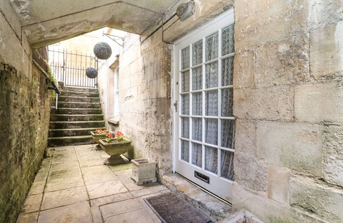 Cirencester Cottage | DOLLAR WARD HOUSE BASEMENT, pet friendly in Cirencester