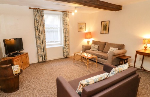 Cirencester Cottage | DOLLAR WARD HOUSE BASEMENT, pet friendly in Cirencester