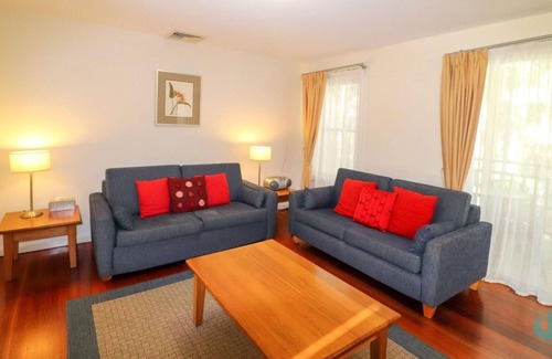 Cams Wharf Apartment | Dollarbird TreeTops Townhouse at Raffertys Resort