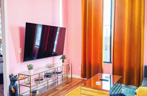 North Nashville Apartment | Dolly's Art Deco: Luxe Stay Near Broadway