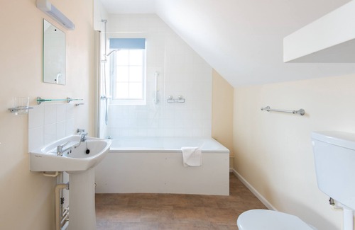 Thorpeness Cottage | Dolphin Apartment - sleeps 3 guests in 2 bedrooms