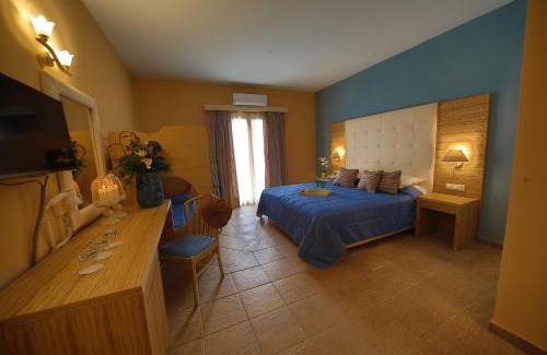 Galissas Hotel | Dolphin Bay Seaside Resort & Suites