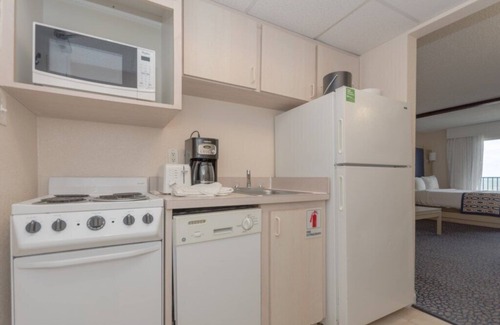 Daytona Beach Shores Villa | Dolphin Beach Club - 1 Bedroom