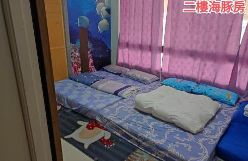 Gongtouli Bed & Breakfast | Dolphin Castle