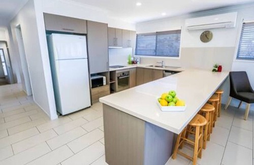 Agnes Water Apartment | Dolphin Court - 4 BR Apt w/Pool - 5 min to Beach