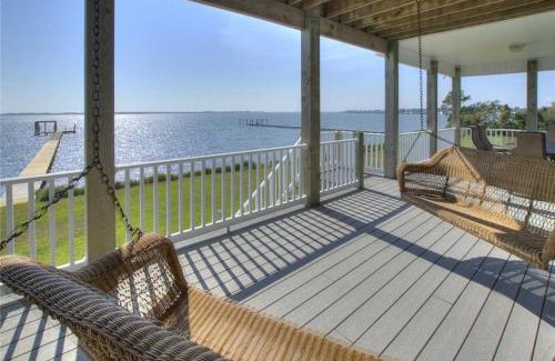 Gloucester House | Dolphin Lookout home