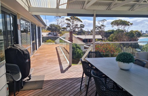 Penneshaw House | Dolphin Lookout - Kangaroo Island