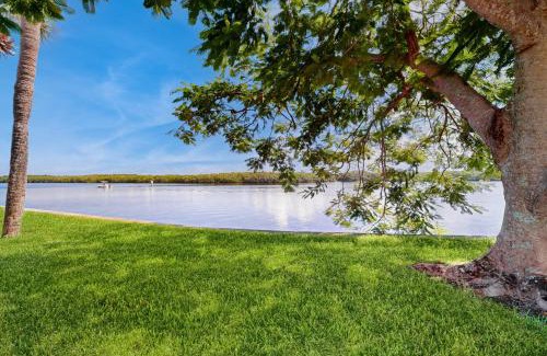 Ruskin Hotel | Dolphin & Manatee Cove