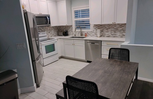 Mid Island House | *Dolphin Run Retreat*Awesome Ft. Myers Beach Home!Steps to Ocean!