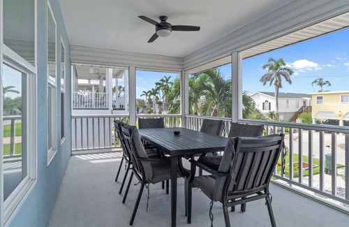 Mid Island House | *Dolphin Run Retreat*Awesome Ft. Myers Beach Home!Steps to Ocean!