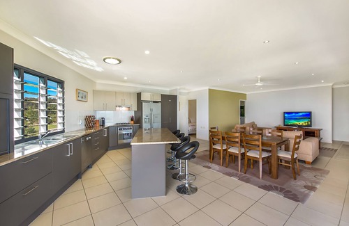 Brisbane Waterfront Apartment | Dolphin view Apartments