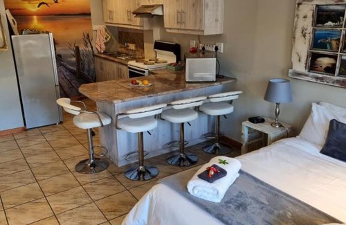 George Apartment | Dolphins Self-Catering Accommodation