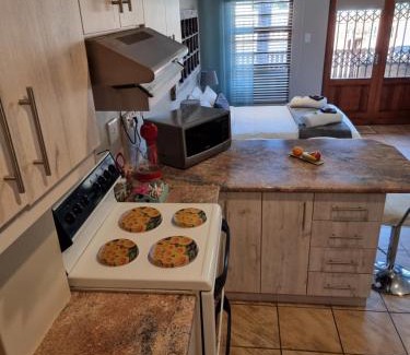 George Apartment | Dolphins Self-Catering Accommodation