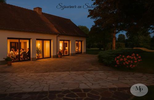 La Ferte-Saint-Cyr Apartment | Domaine des Pommiers en fête