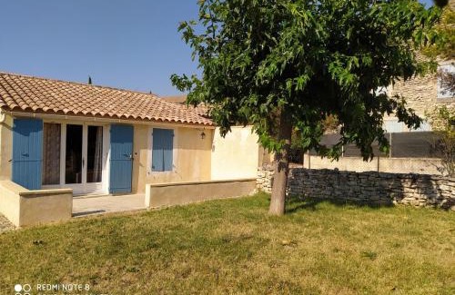 Chamaret Apartment | Domaine Guiton Cerise noire
