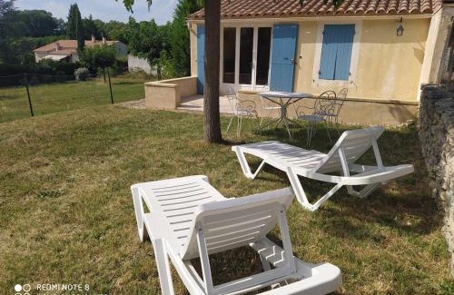 Chamaret Apartment | Domaine Guiton Cerise noire