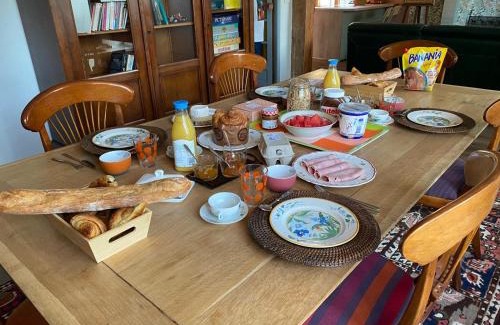Servon Bed & Breakfast | Domaine La Perruche Parenthèse poétique Vue Mont-Saint-Michel & Petit-déjeuner festin