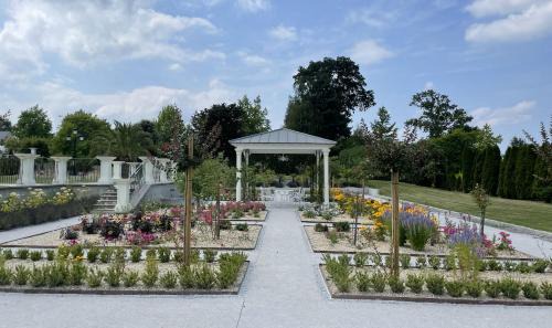 Tinteniac Bed & Breakfast | Domaine Les Jardins dArsene