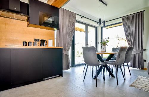 Banska Wyzna Ski Chalet | Domek Jaroszówka z widokiem na góry