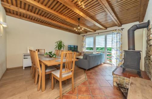 Miedzybrodzie Zywieckie House | Domek Maja-domek z kominkiem