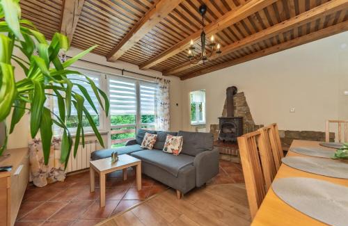 Miedzybrodzie Zywieckie House | Domek Maja-domek z kominkiem