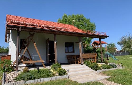 Ukta House | Domek na wzgórzu