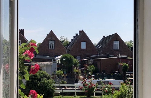 Friedrichstadt Apartment | Domicile on the canal in Friedrichstadt n. North Sea, for 2-4 people