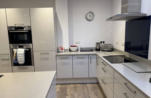 Seaview House | Domik super modern home, 4 ensuite bedrooms, garden, pet friendly