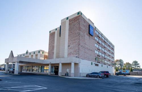 Sandston Hotel | Dominion Inn and Suites