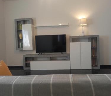 Castelnuovo Magra Apartment | DOMUS LuNi Cinque Terre, wifi ,aria condizionata