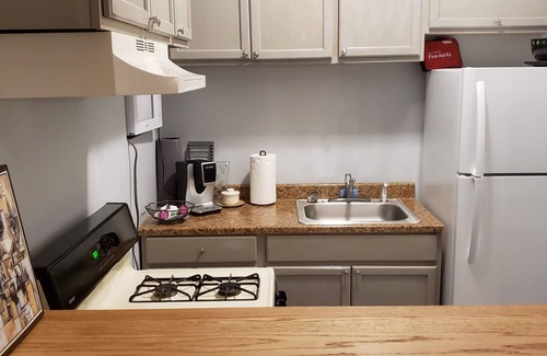 Grand Boulevard Apartment | Don't miss out on this one! No cleaning fee.nIdeal for McCormick Cntr and U of C