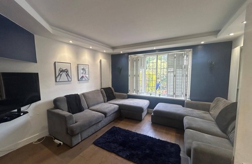 Brixton Hill Apartment | Don't wake me up. South London. Sleeps 6