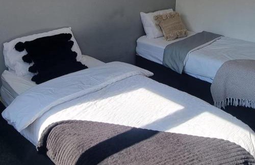 Doncaster House | Doncaster-House-Sleeps8-Parking-Garden