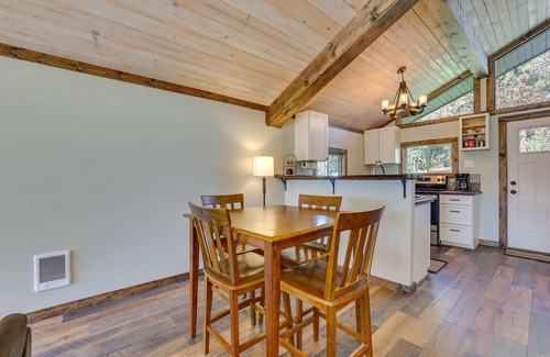 Donnelly Cabin | Donnelly Cabin w/Fire Pit: 5 Mi to Boat & Ski!