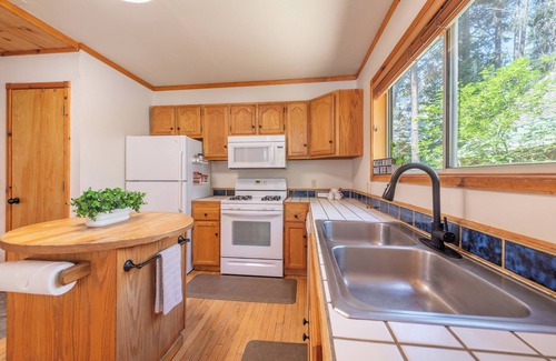 Truckee House | Donner Lake Getaway5-bedroom, 3-bathroom home perfect for up to 10 guests