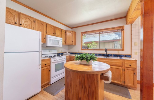 Truckee House | Donner Lake Getaway5-bedroom, 3-bathroom home perfect for up to 10 guests