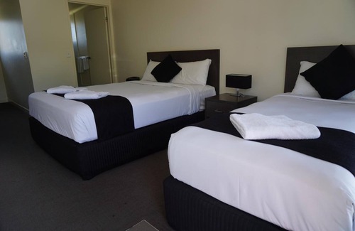 Springsure Hotel | Dooleys Springsure Tavern and Motel