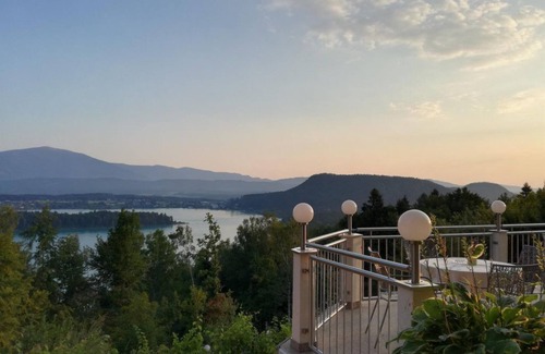 Finkenstein am Faaker See House | Doppelzimmer Seeblick - Grüner Heinrich - Bett & Frühstück
